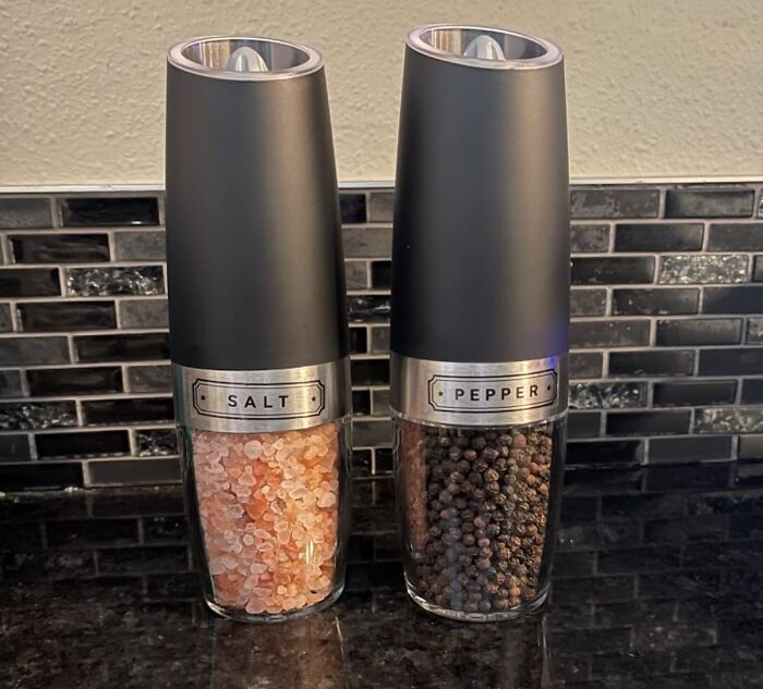 Elevate Mom's Culinary Creations With Electric Salt And Pepper Grinder Set