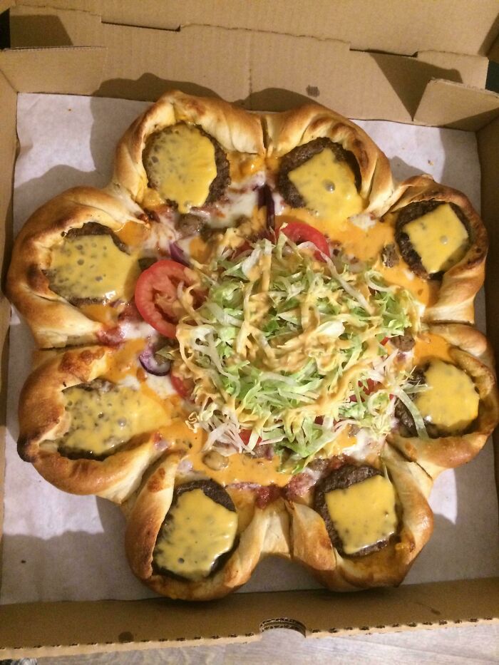 First Time Using A Food Delivery Service While In San Diego, 2016. I Ordered A Cheeseburger Pizza. Not Sure What I Was Expecting, But This Wasn’t It
