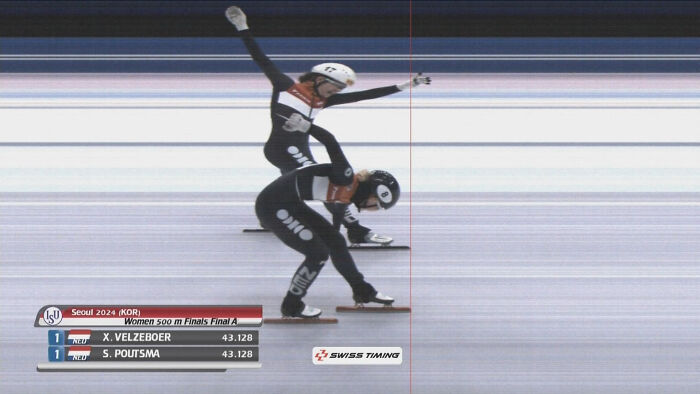 Photo finish shows an impossible tie in the women's 300 m speed skating final, a wild coincidence captured perfectly.