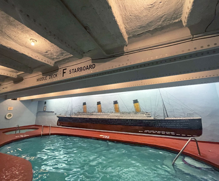 Hotel con piscina temática de Titanic