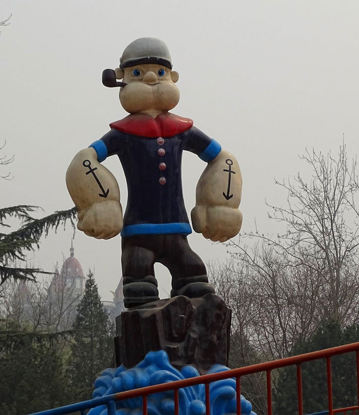“From A Distance, It Looks OK”: Man Shares His Absurd Experience Visiting Beijing’s Amusement Park “From A Distance, It Looks OK”: Man Shares His Absurd Experience Visiting Beijing’s Amusement Park