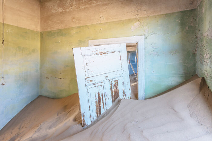 I Discovered The Forgotten Treasures Of Kolmanskop: A Namibian Ghost Town Featured In "Fallout" And "Mad Max"