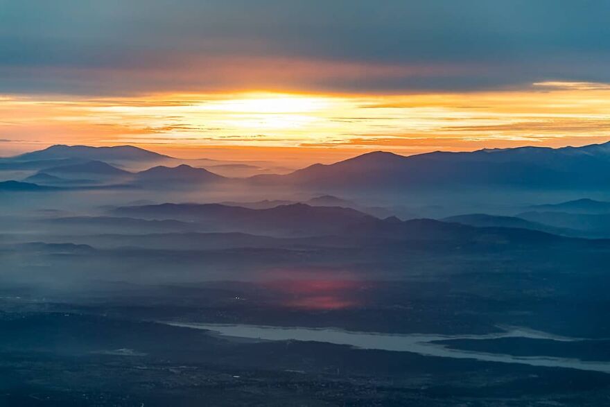 Flying High: Santiago Borja's Captivating Aerial Photography Above The Clouds (New Pics)