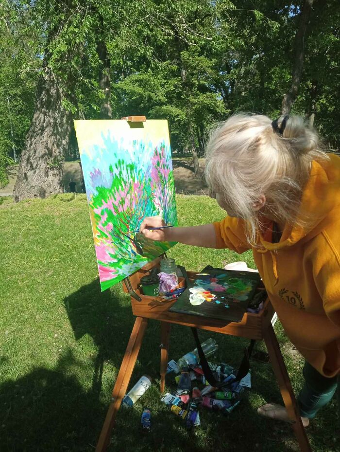 My Friends And I Went To An Art Plein Air With A Lilac Landscape (15 Pics) My Friends And I Went To An Art Plein Air With A Lilac Landscape (15 Pics)