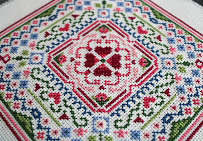 Simple Cross-Stitch Patterns For Beginners (25 Pics)