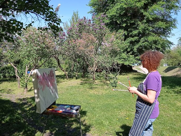 My Friends And I Went To An Art Plein Air With A Lilac Landscape (15 Pics) My Friends And I Went To An Art Plein Air With A Lilac Landscape (15 Pics)