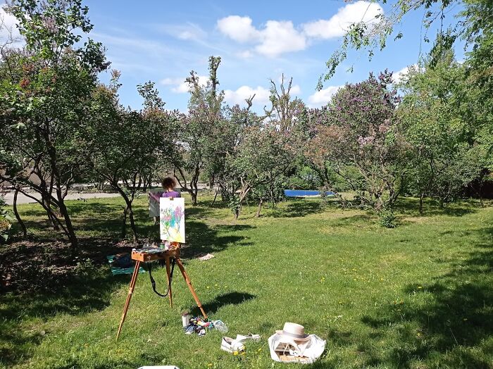 My Friends And I Went To An Art Plein Air With A Lilac Landscape (15 Pics) My Friends And I Went To An Art Plein Air With A Lilac Landscape (15 Pics)