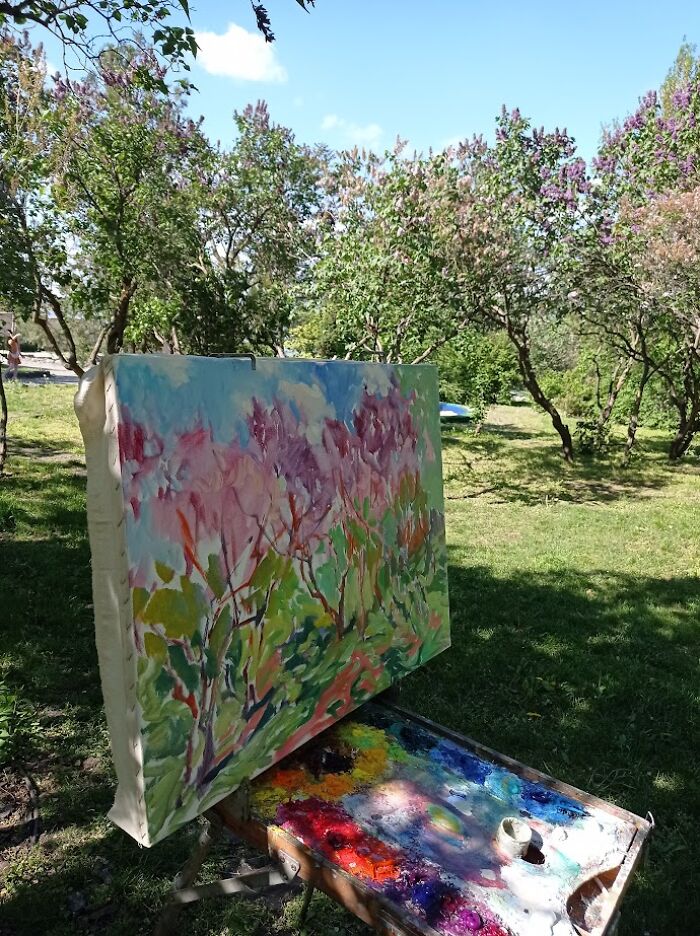 My Friends And I Went To An Art Plein Air With A Lilac Landscape (15 Pics) My Friends And I Went To An Art Plein Air With A Lilac Landscape (15 Pics)