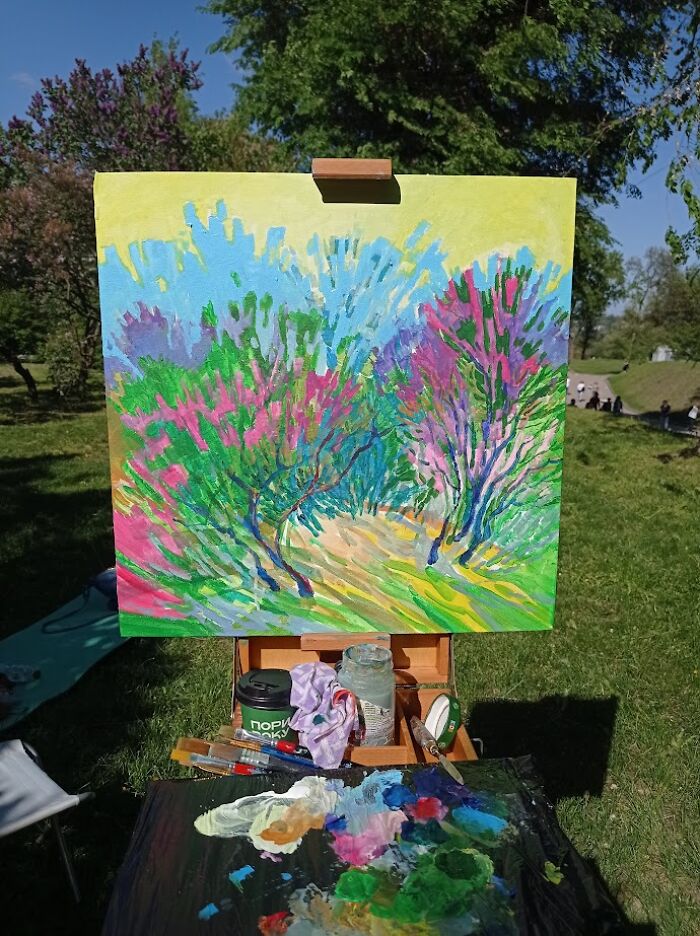 My Friends And I Went To An Art Plein Air With A Lilac Landscape (15 Pics) My Friends And I Went To An Art Plein Air With A Lilac Landscape (15 Pics)