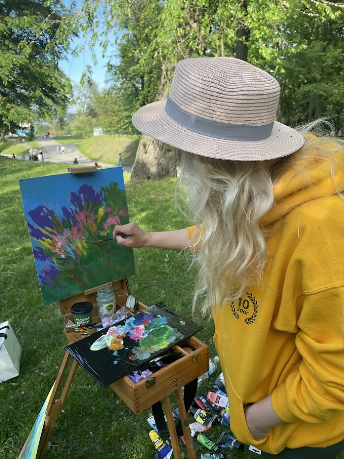 My Friends And I Went To An Art Plein Air With A Lilac Landscape (15 Pics)