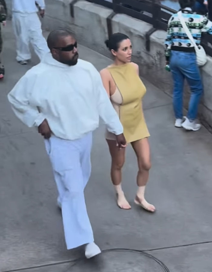 Bianca Censori Covers Up For Disneyland Date With Kanye West, Walks Barefoot Around The Park Bianca Censori Covers Up For Disneyland Date With Kanye West, Walks Barefoot Around The Park