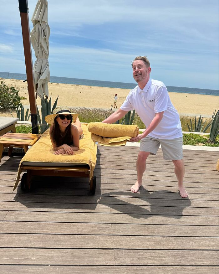 Macaulay Culkin Hilariously Pretends To Be Resort Staff During Brenda Song's Birthday Getaway Macaulay Culkin Hilariously Pretends To Be Resort Staff During Brenda Song's Birthday Getaway