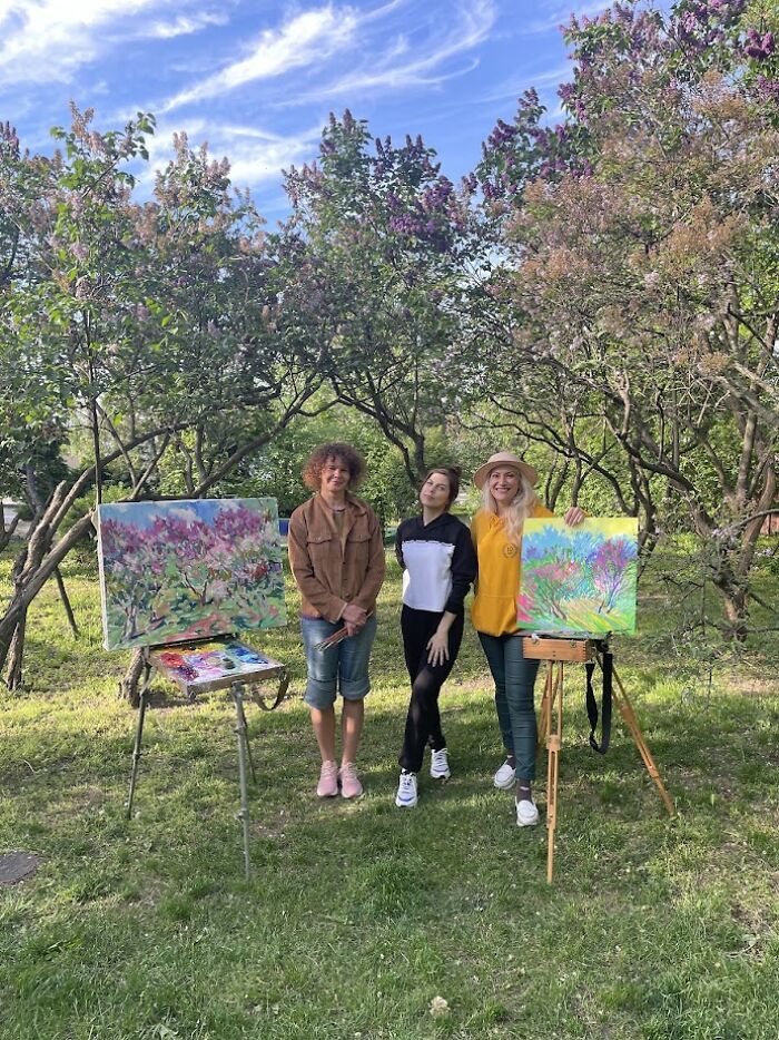 My Friends And I Went To An Art Plein Air With A Lilac Landscape (15 Pics) My Friends And I Went To An Art Plein Air With A Lilac Landscape (15 Pics)