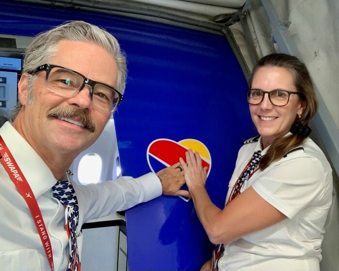 “Every Layover Is A Date Night” Husband And Wife Fly Commercial Planes Together