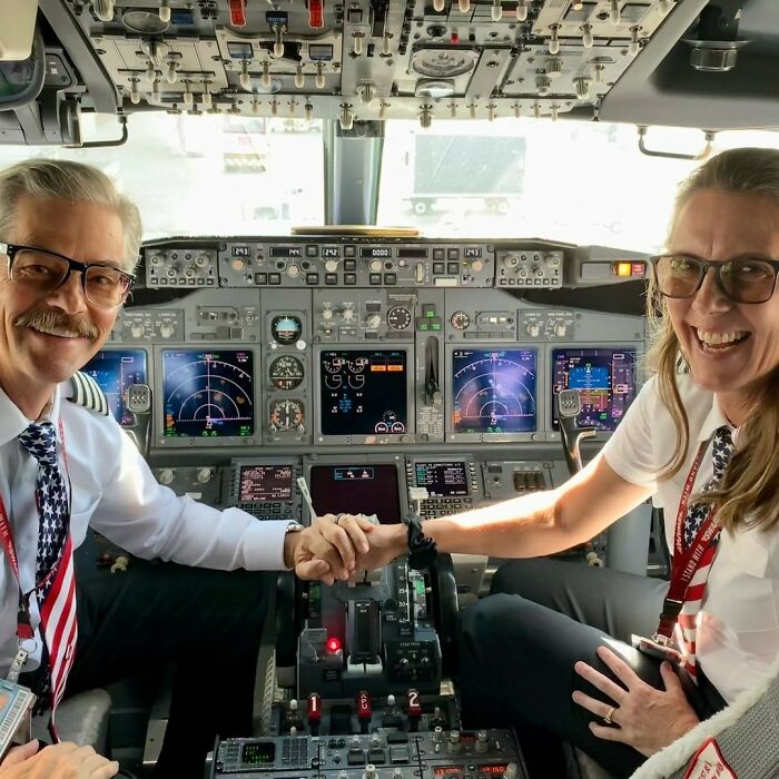 “Every Layover Is A Date Night” Husband And Wife Fly Commercial Planes Together