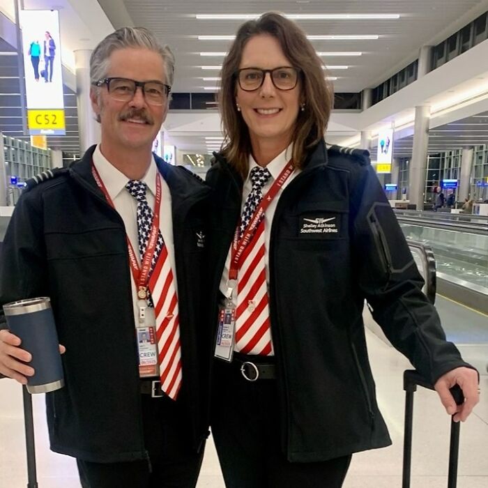 “Every Layover Is A Date Night” Husband And Wife Fly Commercial Planes Together