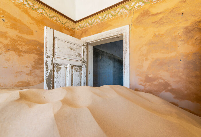 I Discovered The Forgotten Treasures Of Kolmanskop: A Namibian Ghost Town Featured In "Fallout" And "Mad Max"