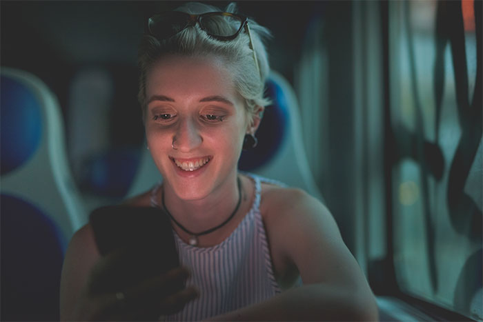 Woman Gets Back At An Annoying American Who Wouldn't Shut Up For Hours Woman Gets Back At An Annoying American Who Wouldn't Shut Up For Hours