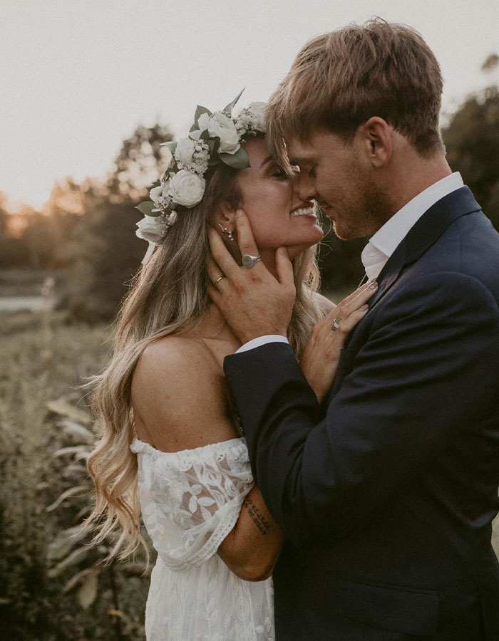 Internet Tracks Down Husband Who Abandoned Pregnant Wife And Child, Finds Him On Bumble Internet Tracks Down Husband Who Abandoned Pregnant Wife And Child, Finds Him On Bumble