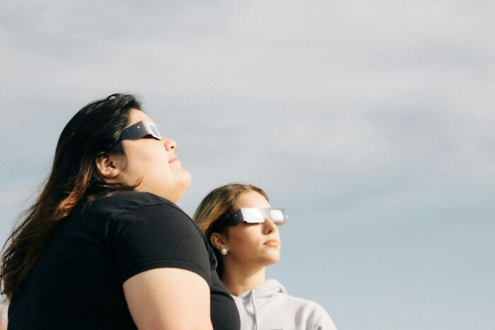 Woman Defies Warnings And Looks Straight At The Solar Eclipse, Warns Others Not To Do The Same