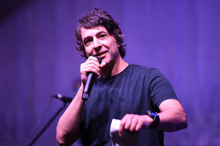 Fans Defend Comedian Who Kicked Mom And Baby Out Of Show For Disrupting It Fans Defend Comedian Who Kicked Mom And Baby Out Of Show For Disrupting It