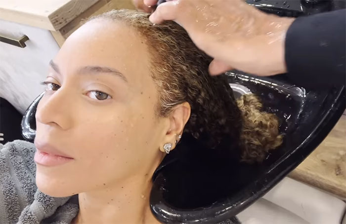 “This [Is] For All The Haters”: Beyoncé Ditches Wigs To Show The World Her Natural Hair
