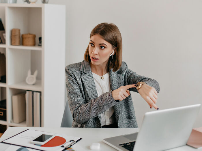 “Malicious Compliance”: Boss Clearly Didn’t Think Through Late-For-Work Policy (Updated) “Malicious Compliance”: Boss Clearly Didn’t Think Through Late-For-Work Policy (Updated)