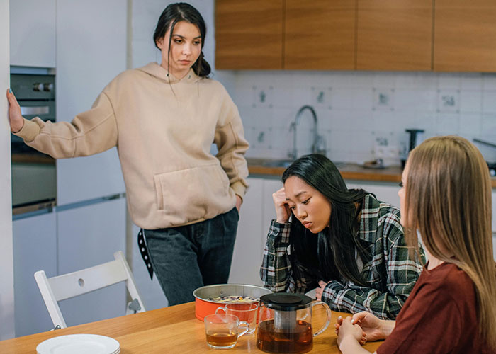 People Share 30 Signs That Just Scream “This Couple Isn’t Going To Make It”