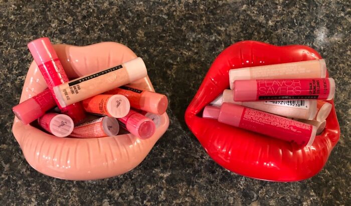 Chic And Functional: Ceramic Red Lips Lipstick Holder For Your Vanity
