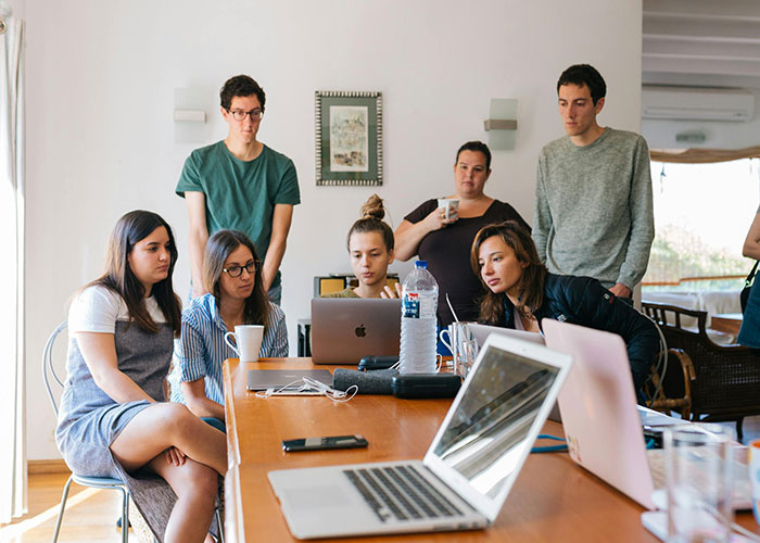 Dad Tells Teen Daughter Not To Proceed With Job Interview After Realizing The “Employer’s” Scheme Dad Tells Teen Daughter Not To Proceed With Job Interview After Realizing The “Employer’s” Scheme