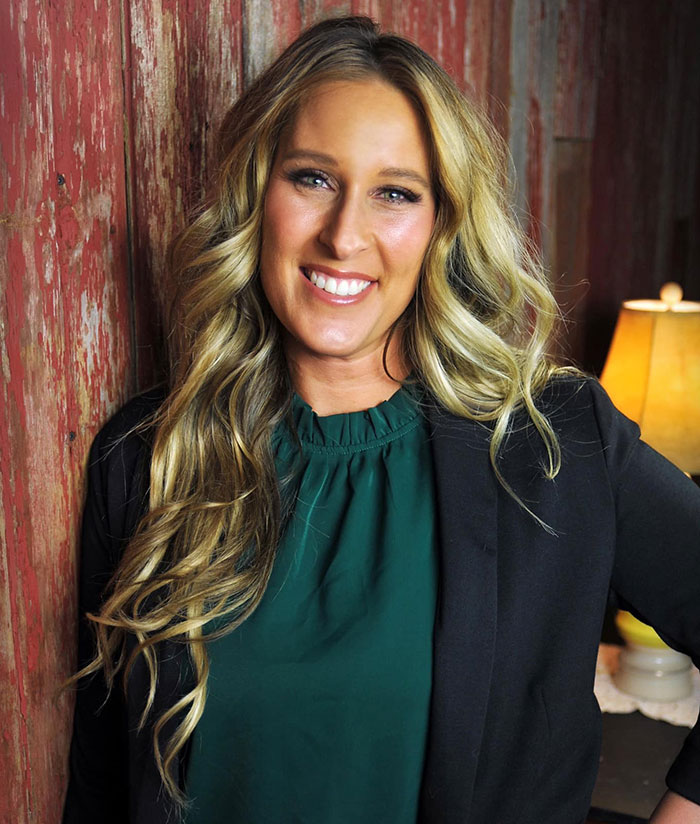 Meet Emily Westerfield, The “Surrogacy Unicorn” Now Pregnant With 11th Baby Meet Emily Westerfield, The “Surrogacy Unicorn” Now Pregnant With 11th Baby