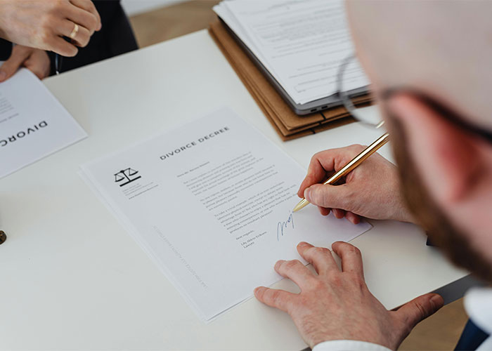 Woman Refuses To Share Last Name With Fiancé’s ‘Intimidating’ Ex, Demands She Change It Woman Refuses To Share Last Name With Fiancé’s ‘Intimidating’ Ex, Demands She Change It