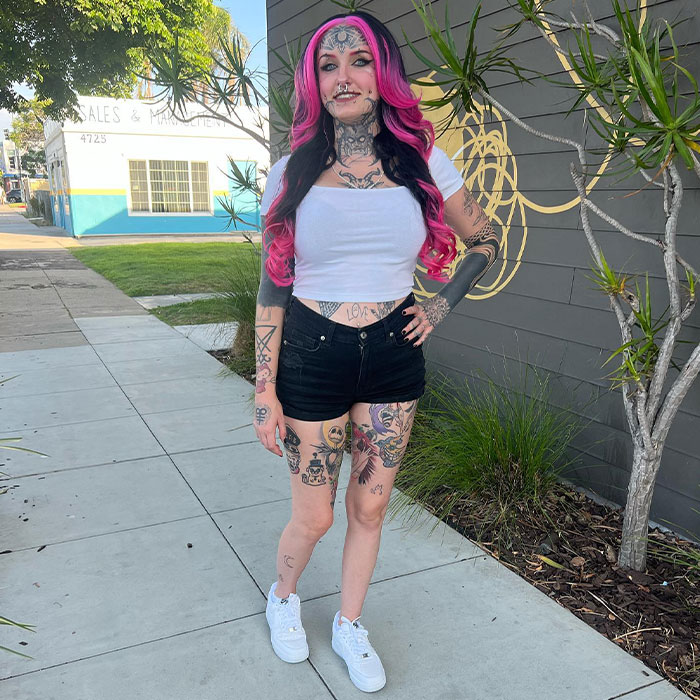 “Gonna Use This For My Younger Clients As A Lesson”: People Give Tattooed Woman A Reality Check “Gonna Use This For My Younger Clients As A Lesson”: People Give Tattooed Woman A Reality Check