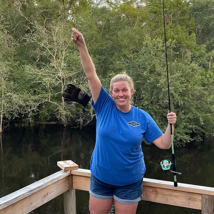 Woman Who Lives Surrounded By Alligator-Infested Waters Defends “Peaceful” Lifestyle