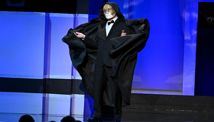 Mike Myers Removes Mask At AFI Gala, Revealing “Unrecognizable” New Look Mike Myers Removes Mask At AFI Gala, Revealing “Unrecognizable” New Look