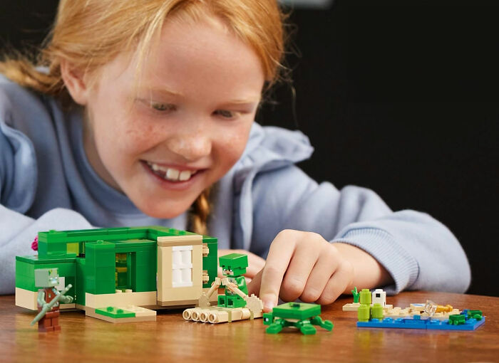 Shell-Ebrating Creativity: LEGO Minecraft Turtle Beach House