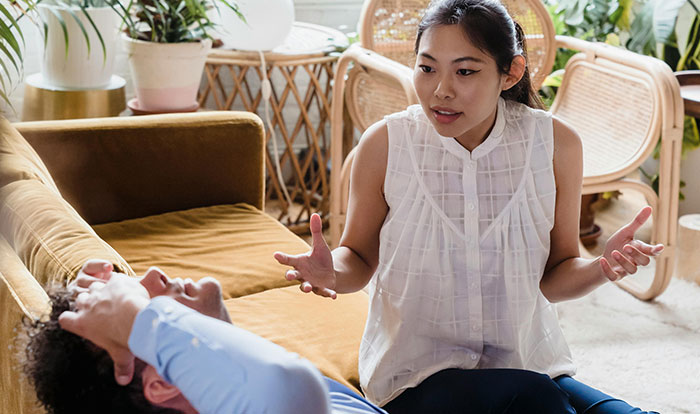 GF Questions BF For Living With Brother, Demands Divorce And Income Proof, Netizens Call It Red Flag