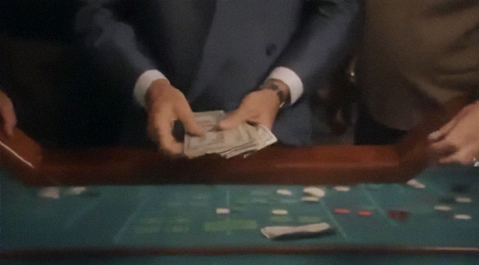 In Goodfellas (1990), Robert De Niro Didn’t Like How Fake Money Felt In His Hand And Insisted Using Real Money