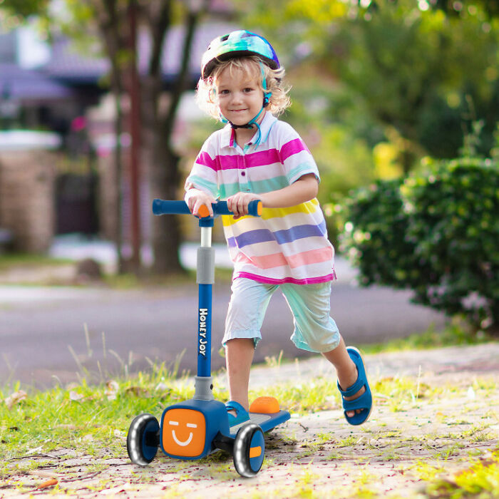  Play Scooter - Your Kid’s Adjustable, Flashing Wheel Companion