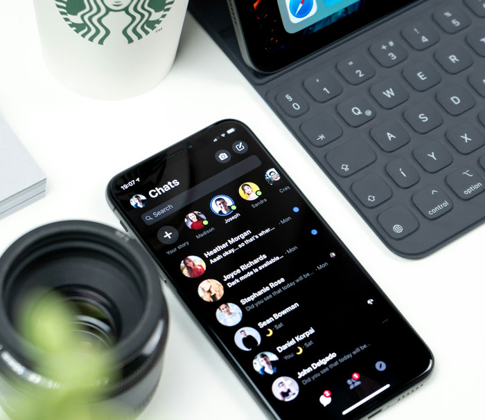 Woman Loses It Realizing Friend Had Invited Everyone But Her To Wedding, Leaves Group Chat Woman Loses It Realizing Friend Had Invited Everyone But Her To Wedding, Leaves Group Chat