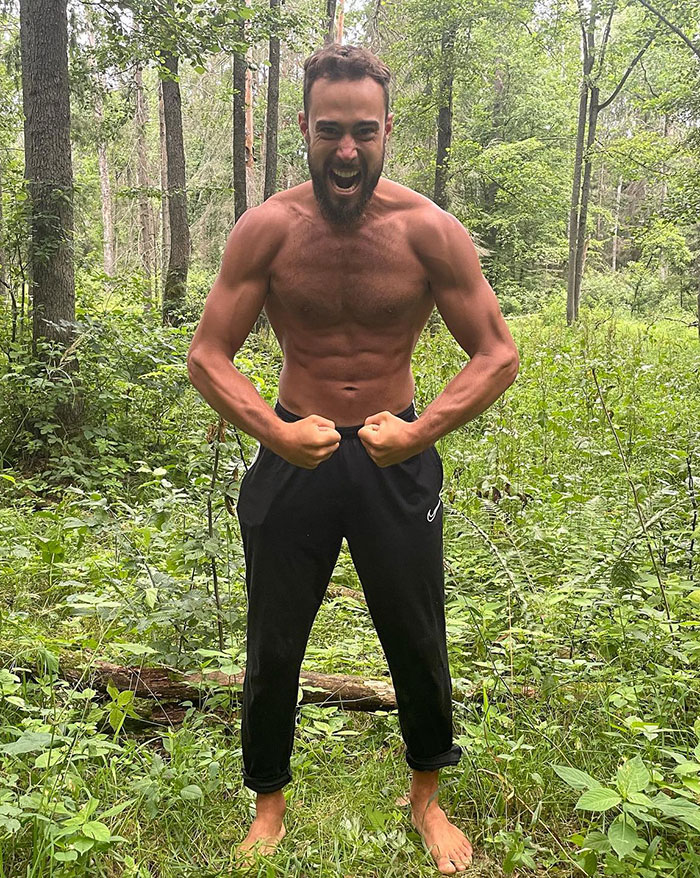 People Amazed By Tree-Swinging Man Who Documented Time With Nomadic Tribe People Amazed By Tree-Swinging Man Who Documented Time With Nomadic Tribe