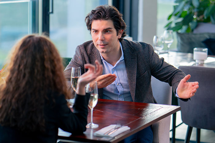 Man Roasts Date After She Brings Her Friend Along Expecting Him To Pay Man Roasts Date After She Brings Her Friend Along Expecting Him To Pay