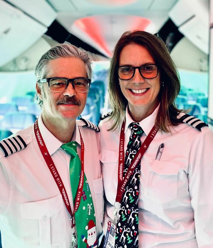 “Every Layover Is A Date Night” Husband And Wife Fly Commercial Planes Together “Every Layover Is A Date Night” Husband And Wife Fly Commercial Planes Together