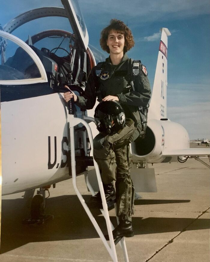 “Every Layover Is A Date Night” Husband And Wife Fly Commercial Planes Together “Every Layover Is A Date Night” Husband And Wife Fly Commercial Planes Together