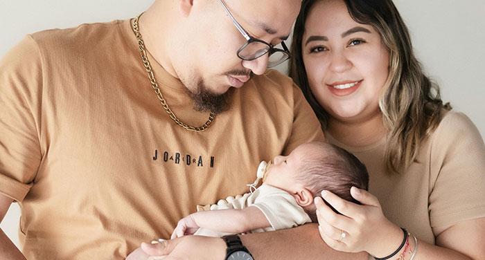 Woman Tears Up After Her Dad Is The Only One To Care For Her After Labor, Names Baby After Him