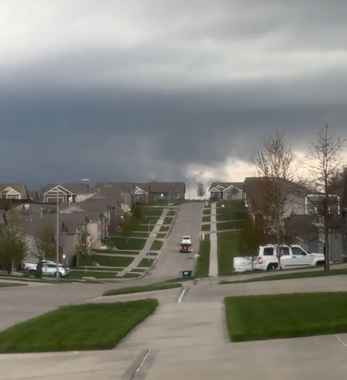 People Stunned As Midwestern Woman Goes Outside To Film Tornado After Hearing Sirens People Stunned As Midwestern Woman Goes Outside To Film Tornado After Hearing Sirens
