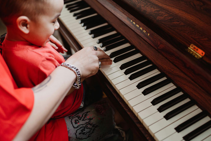 People Complain About Piano Noises From Neighbors, Regret The Complaint After Sincere Apology