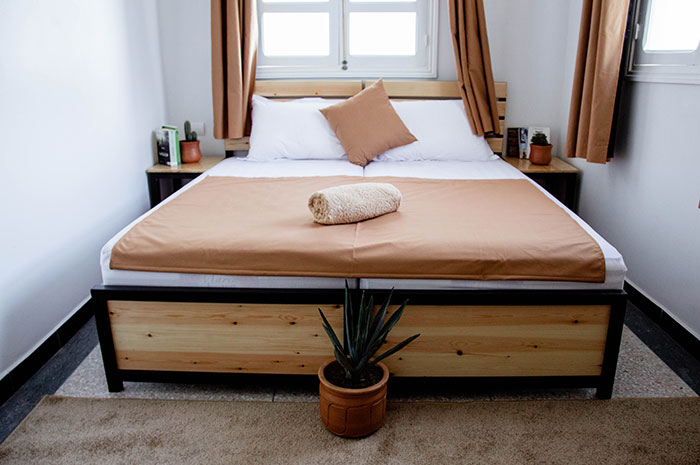 Obese Woman Turns To Friend Asking To Switch B&B Rooms, Ends Up Sobbing Instead Obese Woman Turns To Friend Asking To Switch B&B Rooms, Ends Up Sobbing Instead