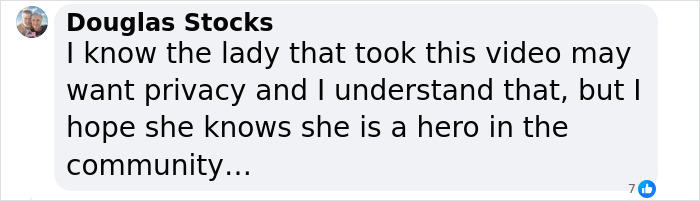 “Fantastic Work”: People Praise Woman’s Quick Thinking In Catching Upskirter On Camera “Fantastic Work”: People Praise Woman’s Quick Thinking In Catching Upskirter On Camera