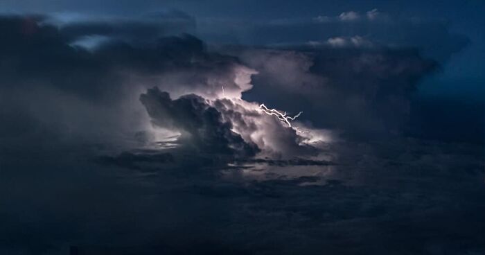 Pilot Captures Storms And Other Changing Weather Conditions From His Cockpit (70 New Pics)